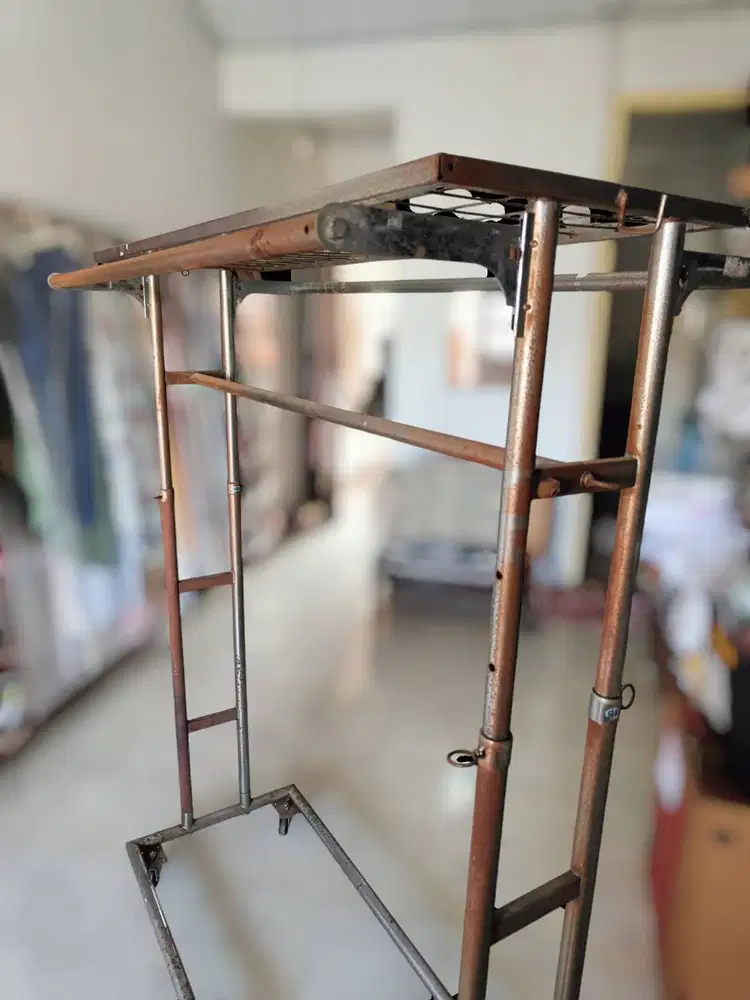 Gawangan Sayap Bekas Toko Lokasi Komplek Pelni Depok