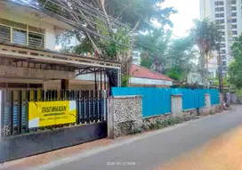 Disewakan Rumah di Setia Budi 5 Kamar Tidur Lokasi Strategis
