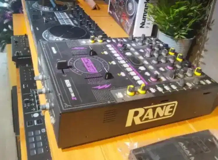 djm mixer rane ztrip Limited sixtytwo  62 antik  seperti baru