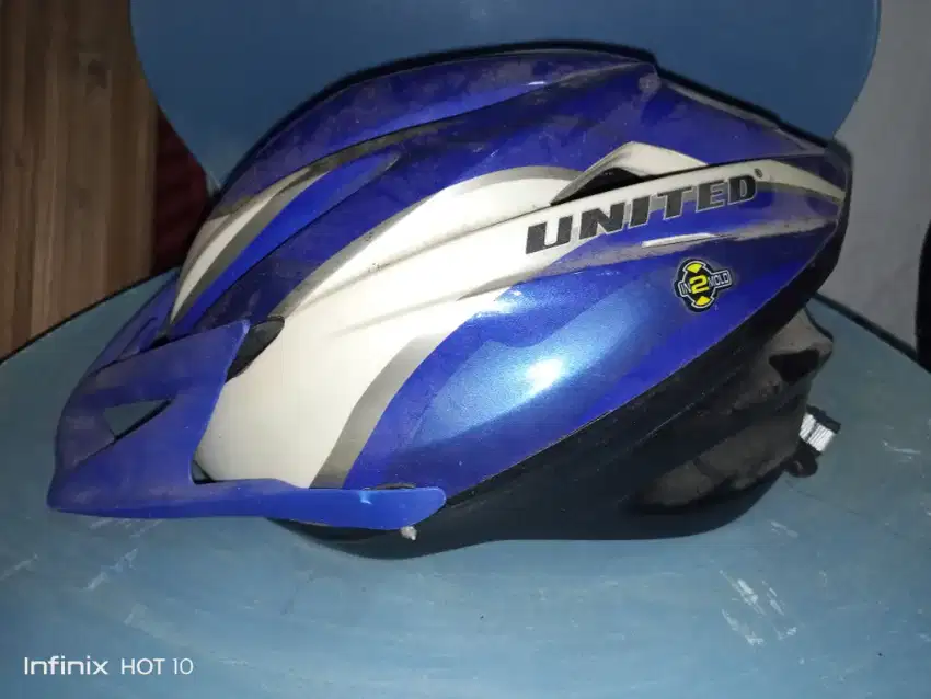 Helm sepeda united