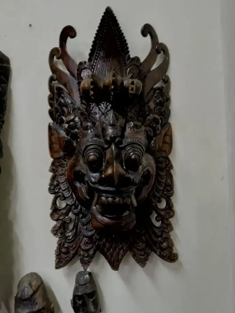 Patung Kayu Leak Untuk Hiasan Ruang Tamu Rumah
