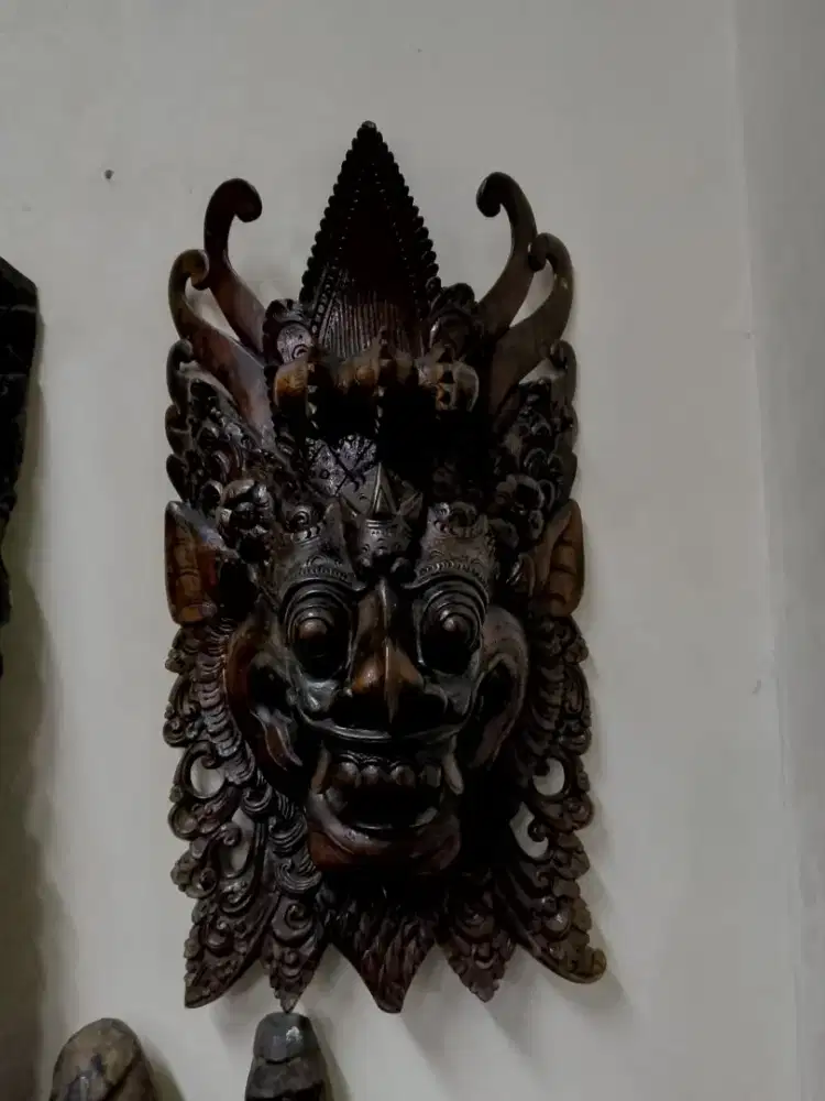 Patung Kayu Leak Untuk Hiasan Ruang Tamu Rumah