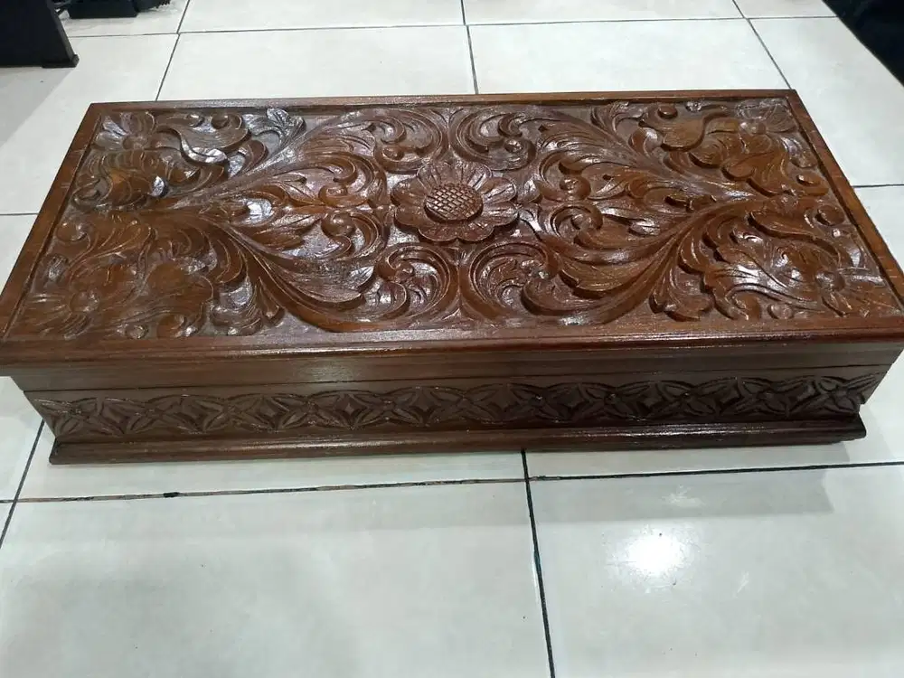 Peti pusaka Kayu jati ukir Peti Pusaka / BOX keris