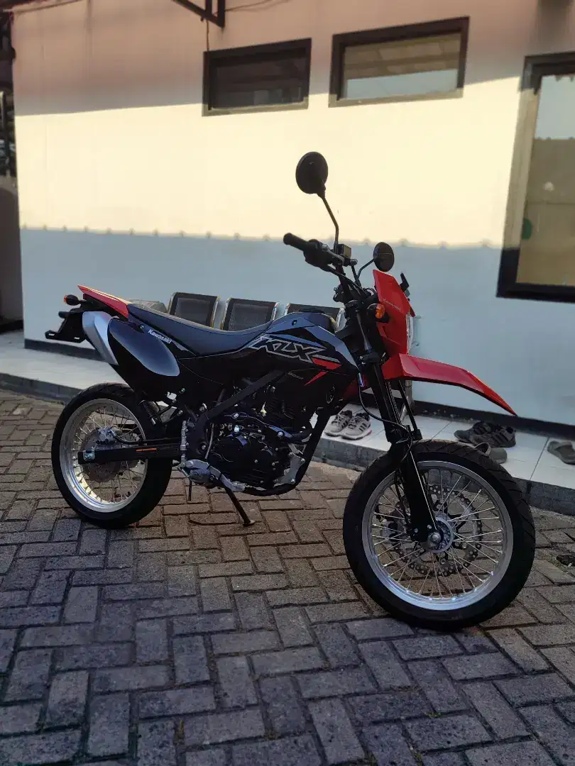 KLX 150 SM Standar