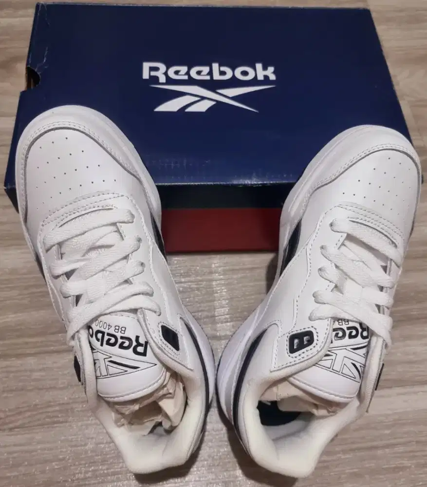 Reebook Kids-Unisex-Size 32-Black/White