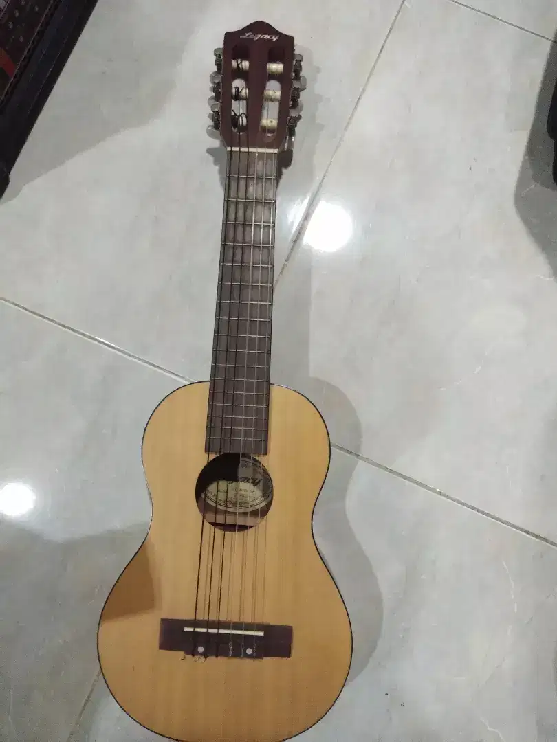 Gitar akulele akustik elektrik nilon merk legacy mulus bagus