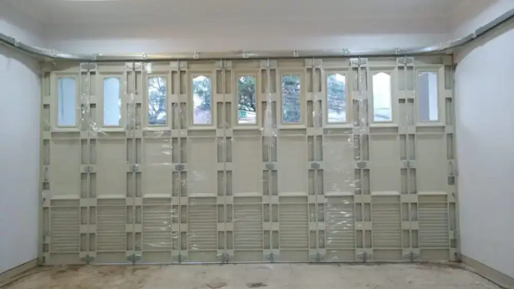 Pintu Garasi Dorong Tikung