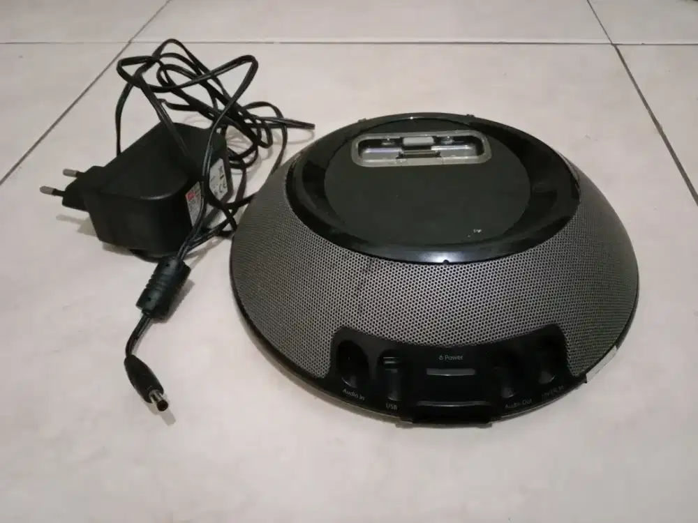 IPod doging JBL spiker on stage 3