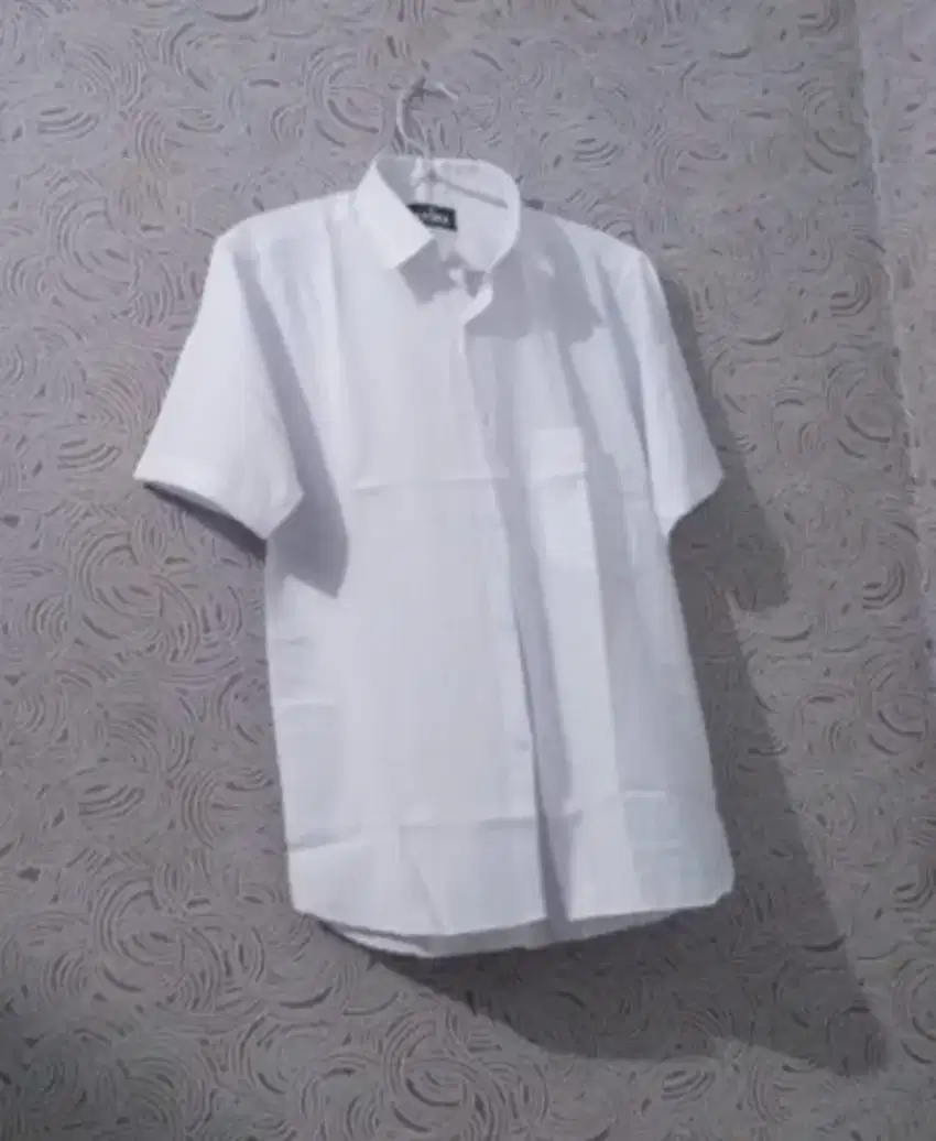 Kemeja polos pria tangan pendek