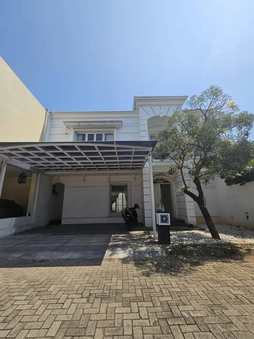Rumah Siap Huni 2 Lantai Luas 180 m2 Unit Pojok di Jaksel
