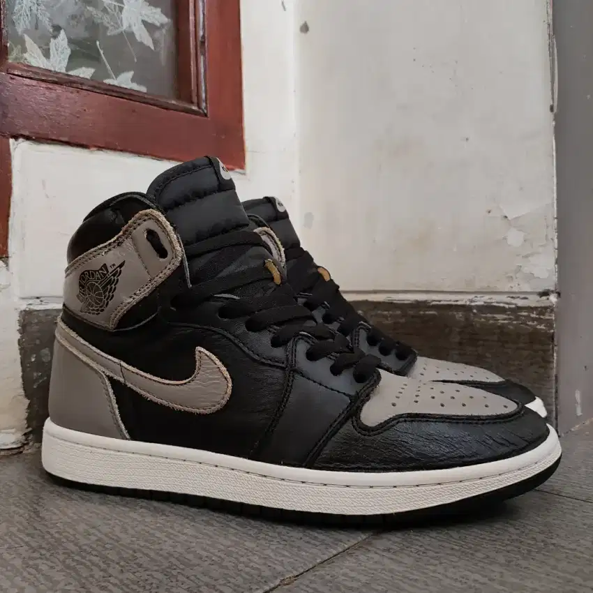 Air Jordan 1 High OG Shadow