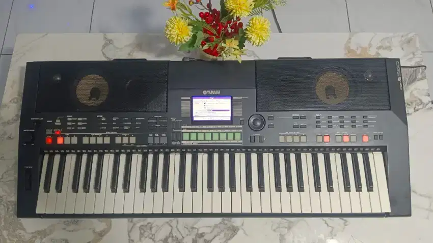 Keyboard Yamaha PSR S-550 normal dan mulus