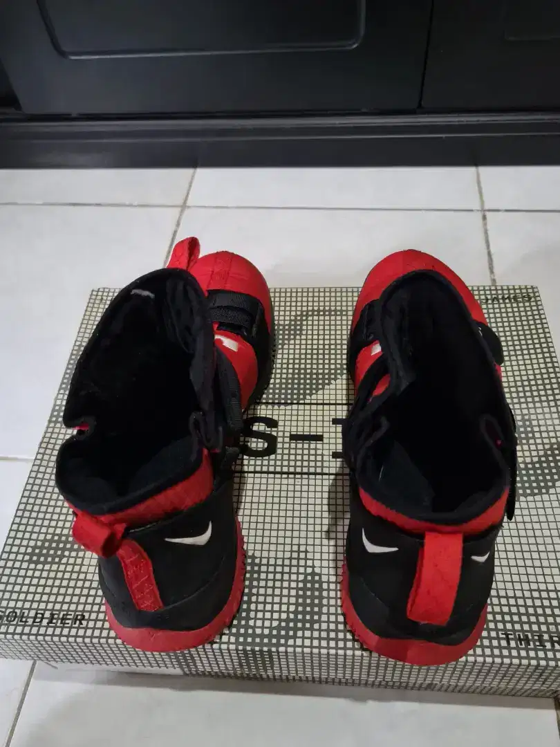 Sepatu NIKE LS 13