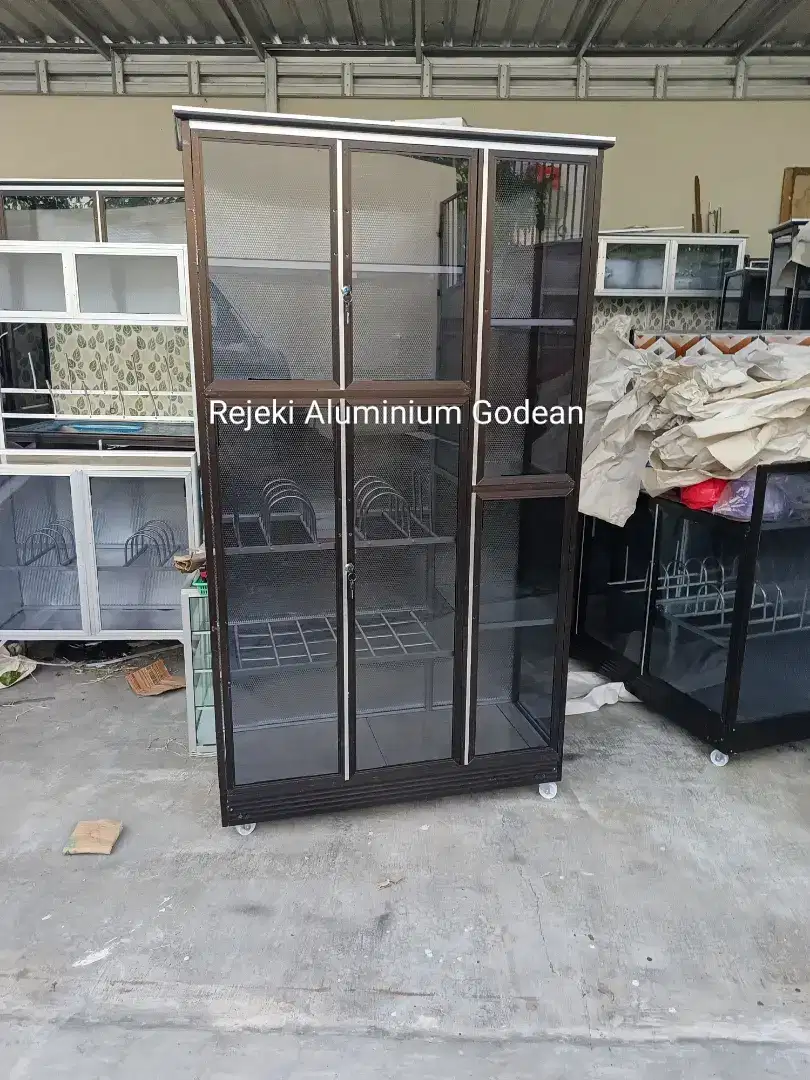 Rak piring box 3 pintu pakai roda bawah keramik