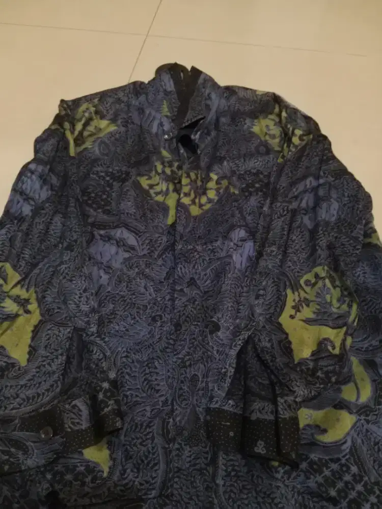 Baju batik warna biru motif