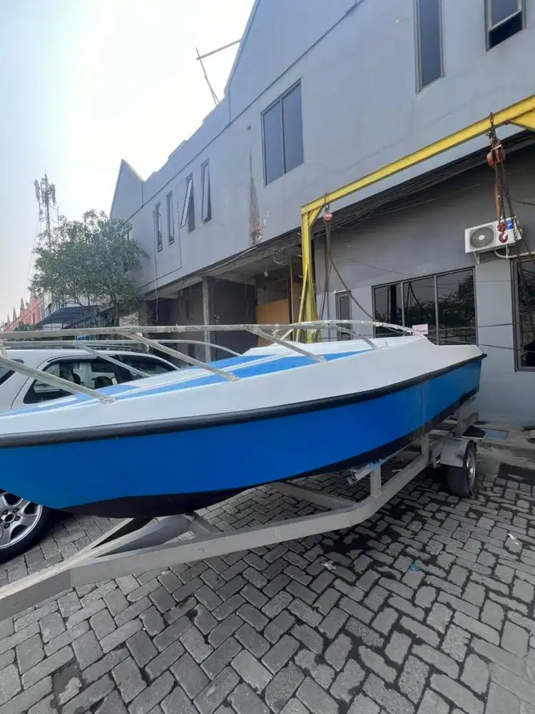 Perahu/kapal fiber panjang 5,3 untuk mancing,narik banana
