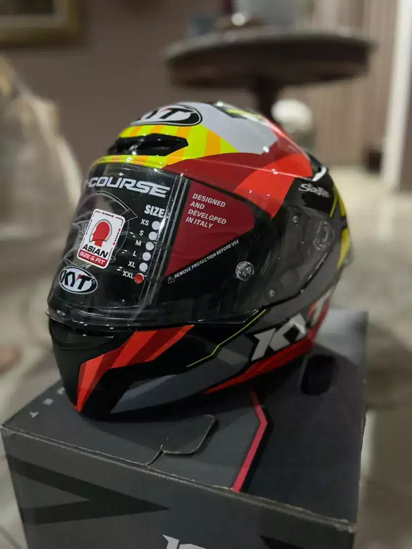 Jual rugi aja nih helm kyt tt course masih baru nego aja sampe cocok