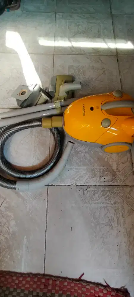 Vacuum cleaner BLUESKY bekas
