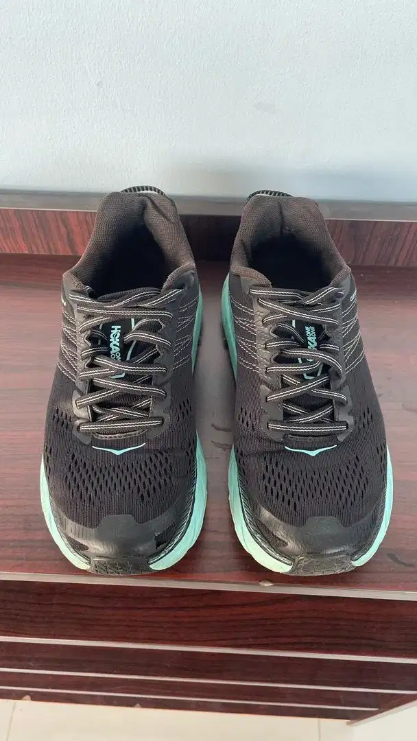 Hoka One Clifton 6