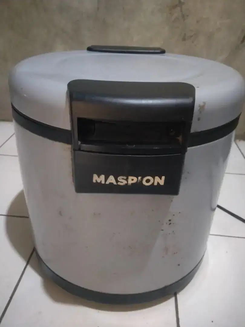 Dijual pemanas nasi ukuran 20 liter merek miyako