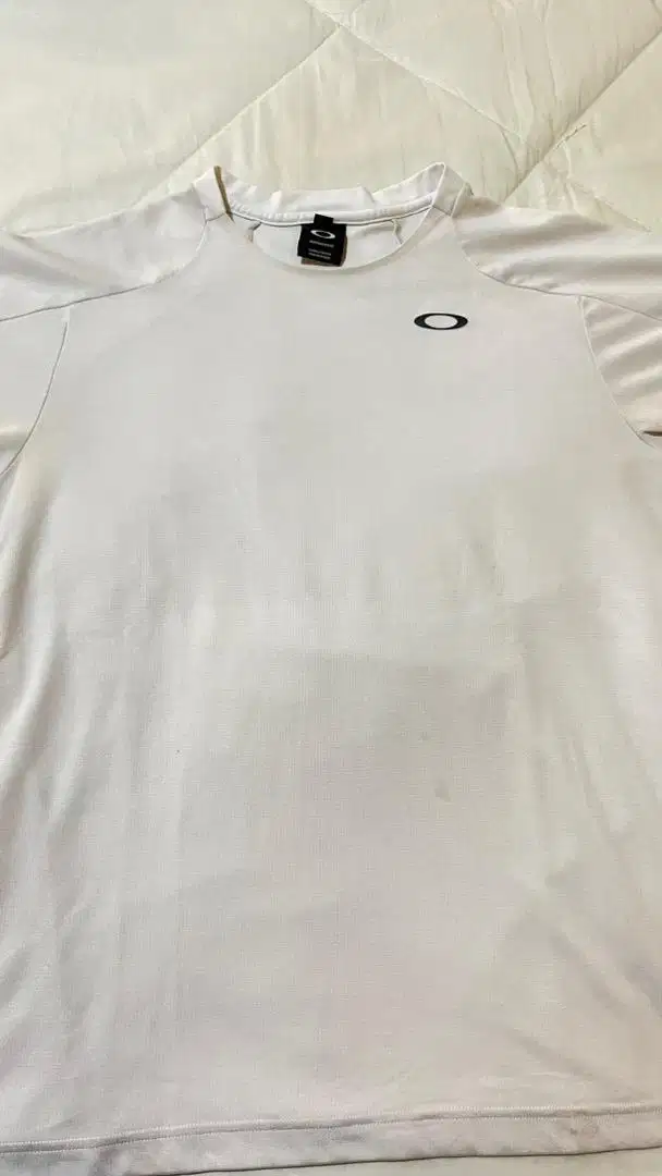 Oakley tshirt men size M Preloved