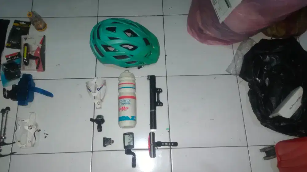 ACESORIES SEPEDA BERMEREK KONDISI BAGUS NO MINUS BORONGAN SATUAN BOLEH