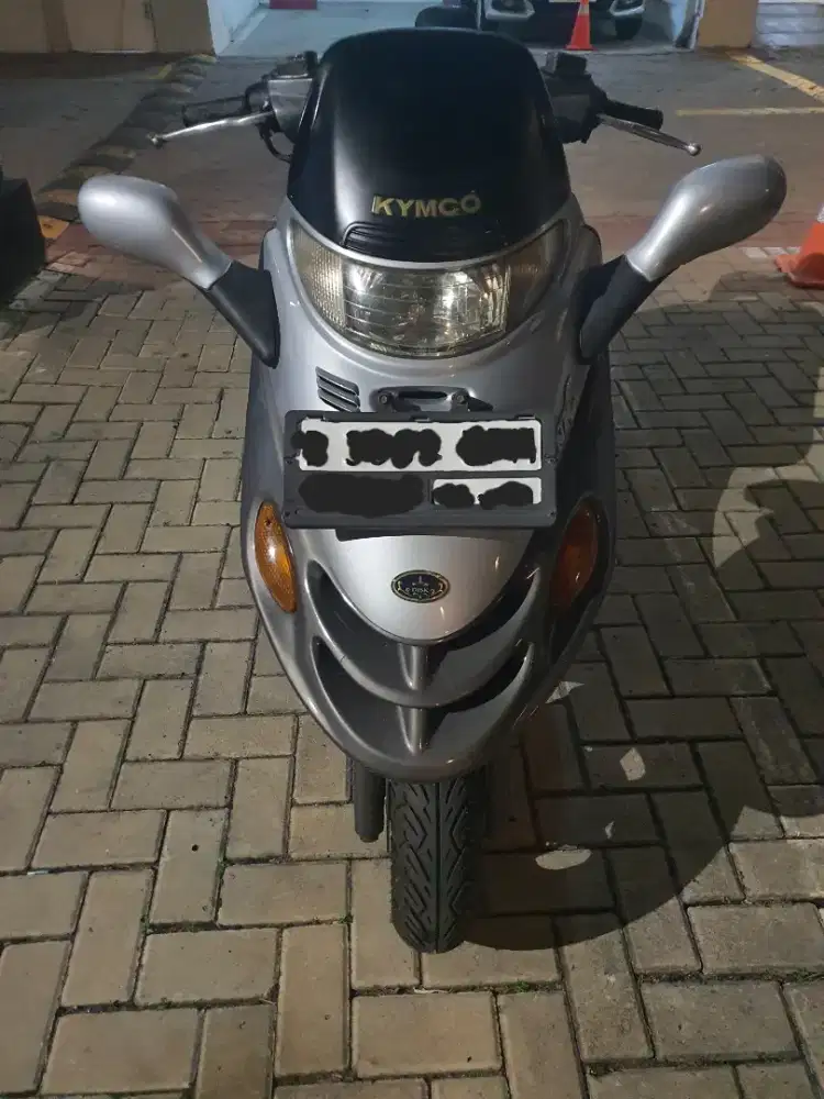 Kymco Dink 150cc warna silver tahun 2003