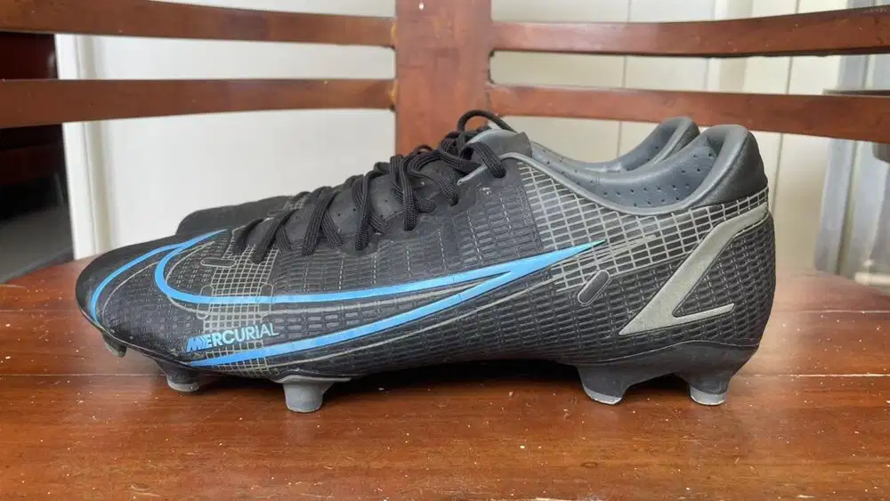 Sepatu Bola Nike (ori)