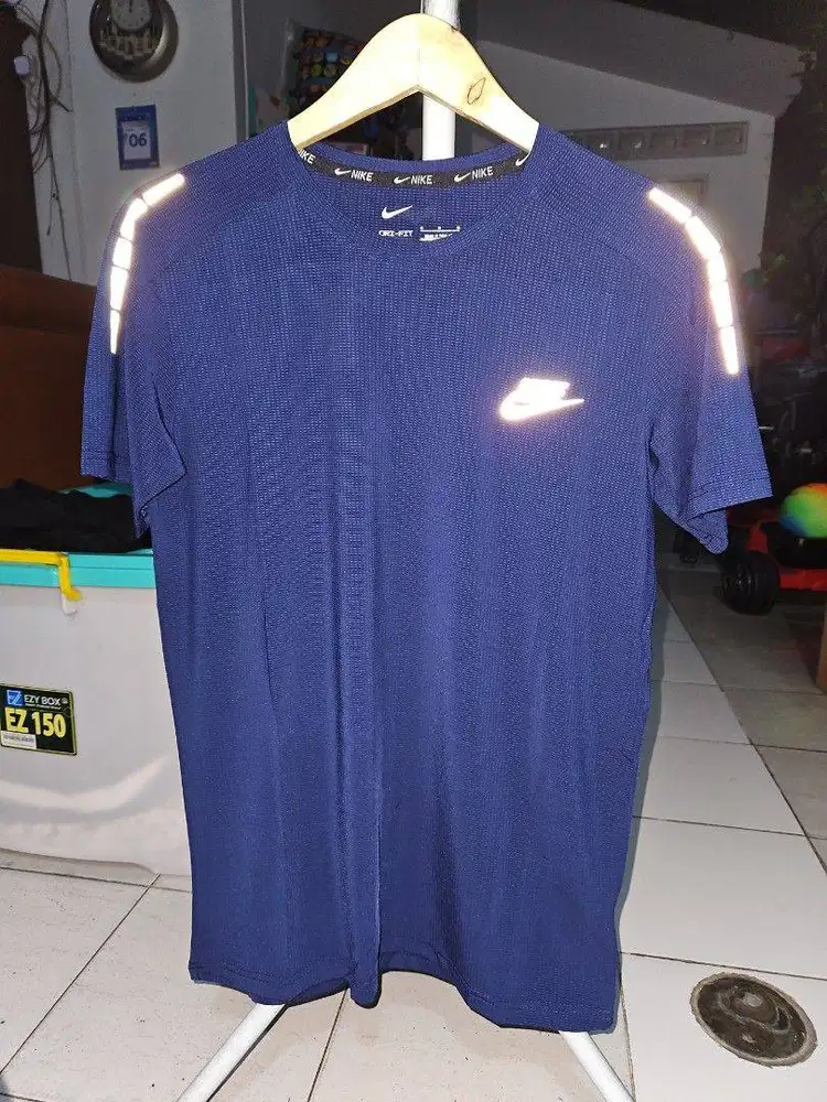 Nike reflectif kaos olahraga baju size M
