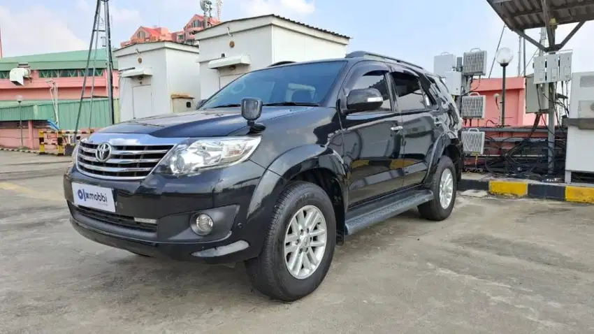 KM Rendah TDP 20Jt Toyota Fortuner 2.7 V Bensin-AT 2014 Hitam /