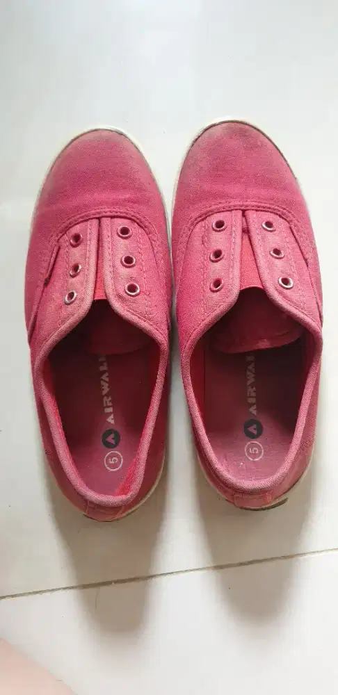 Sepatu Airwalk Merah