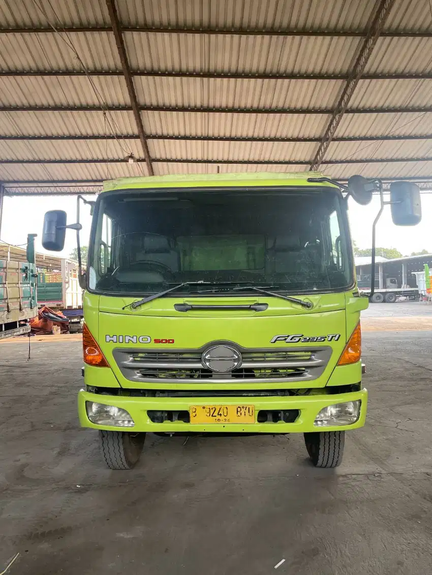 Hino Lohan Engkel FG235JP 2011 Bak Sentral