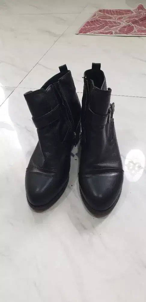 Sepatu BOOT Kulit