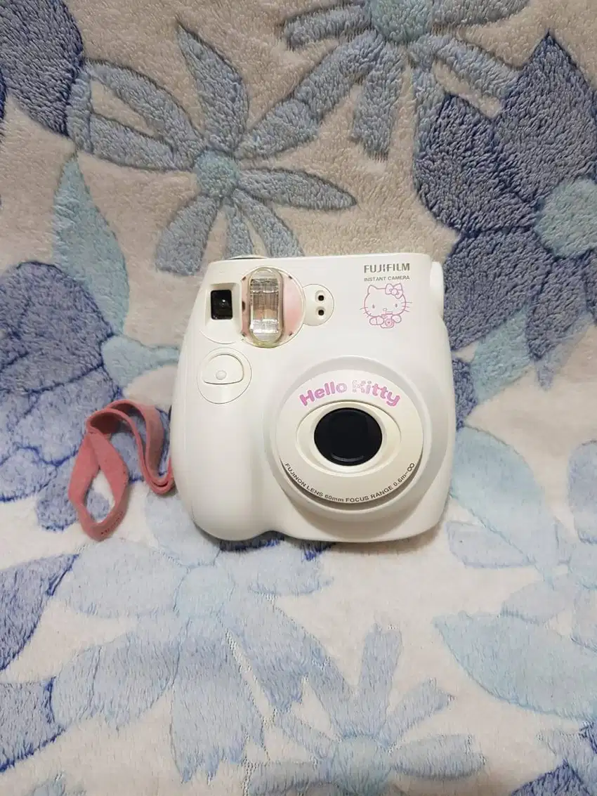 Kamera Instax Mini 7s edisi Hello Kitty