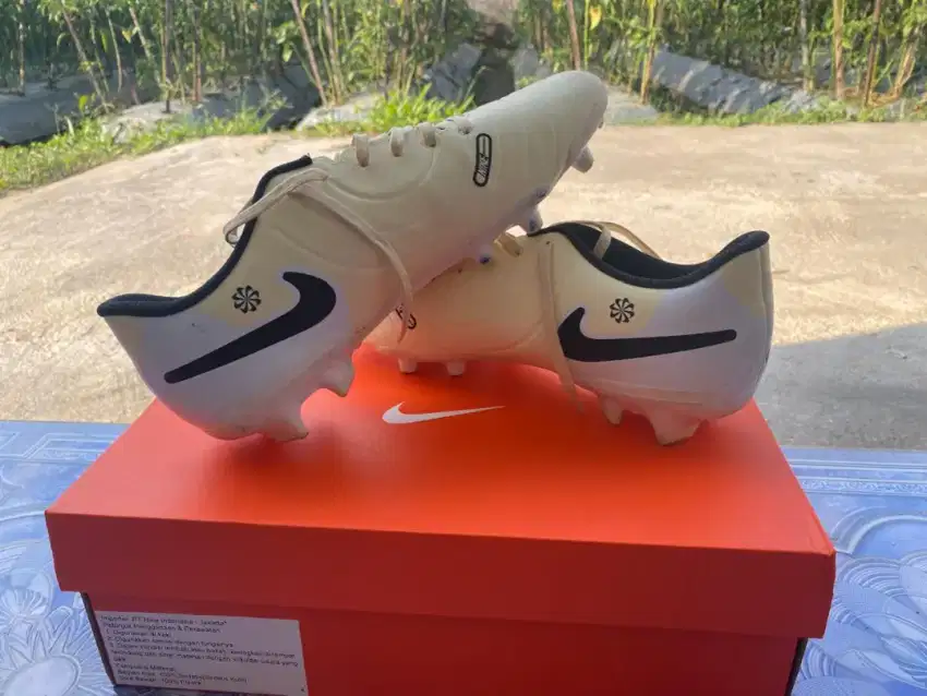 Sepatu bola nike jual Bu uk42,5 msih oke