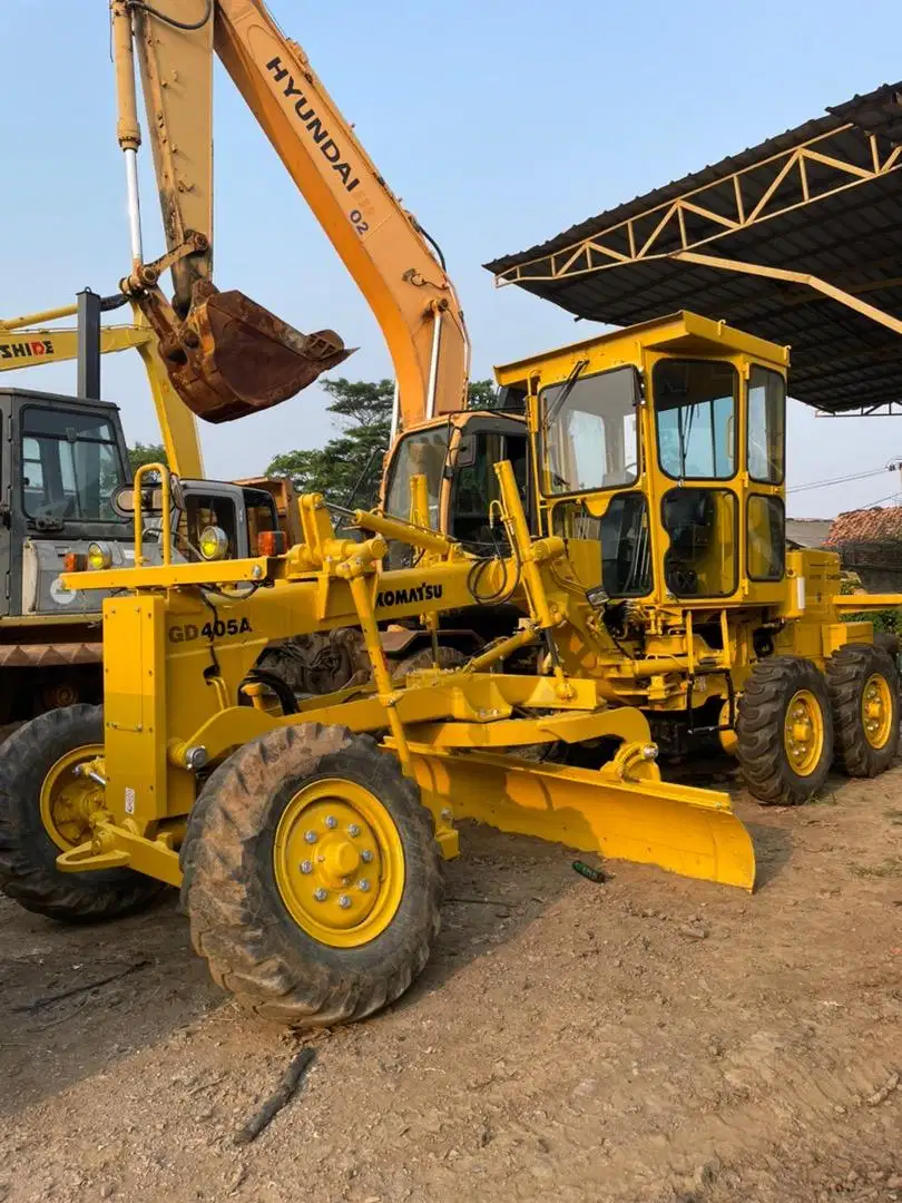 Dijual !  Motor Grader Komatsu GD405A-1. Ex Japan !