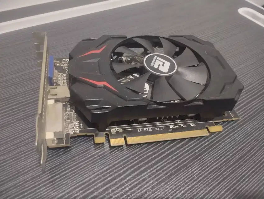 Radeon R7 240 (1GB gddr5 128 bit)