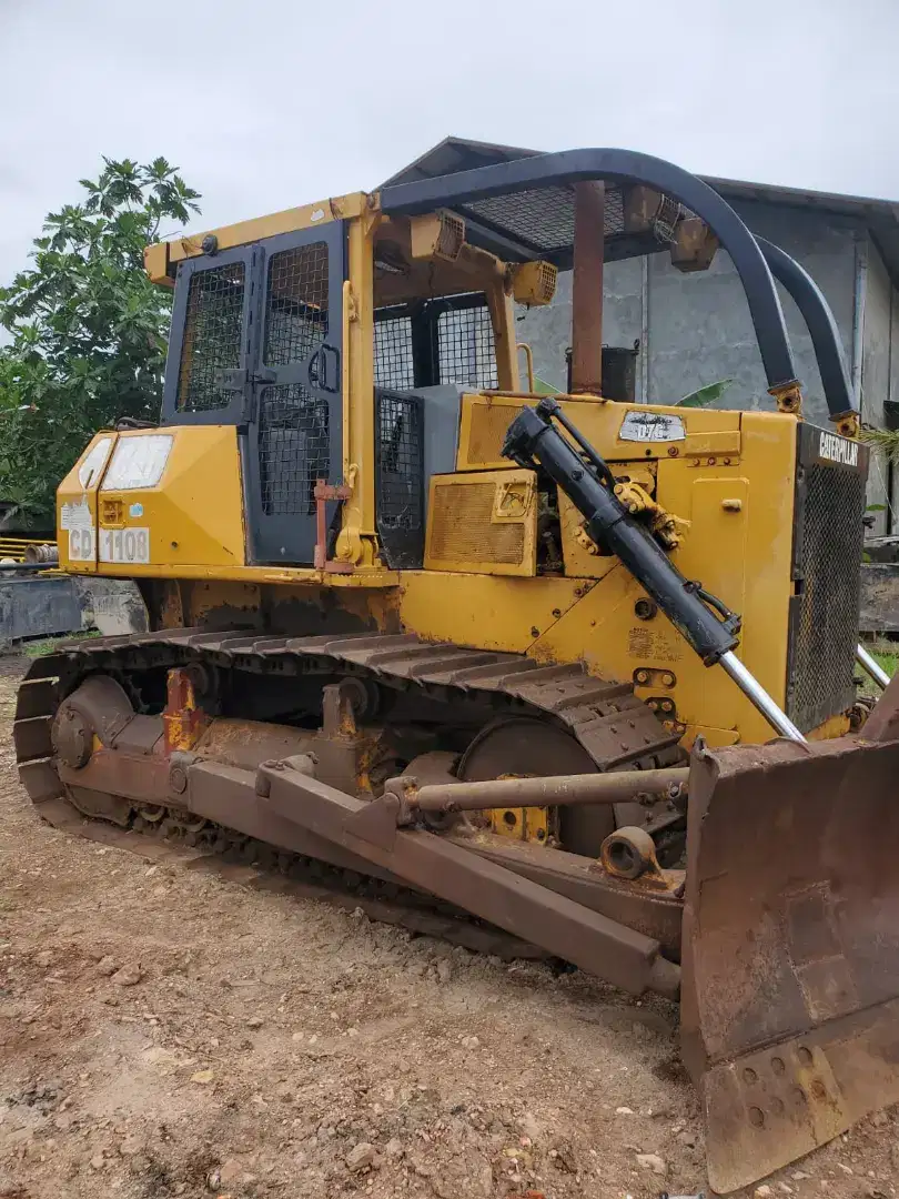 DOZER  CATERPILAR D7G th 2011 harga 500jt NEGO