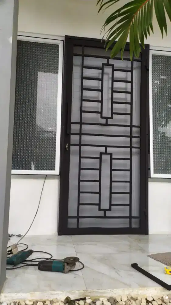 Pintu tralis/ jendela tralis