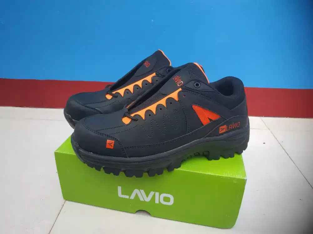 Sepatu Outdoor Hiking Safety merk Lavio low size 44 Original