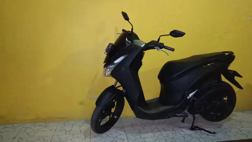 Yamaha lexi 2019 Hitam Dof