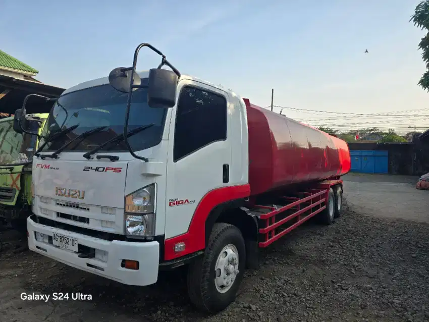 Truk Isuzu Giga Tronton FVM34W 240PS Th'12 Tangki CPO 27KL Bagus Istw