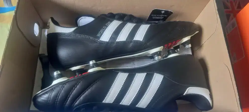 Adidas world cup boots hitam