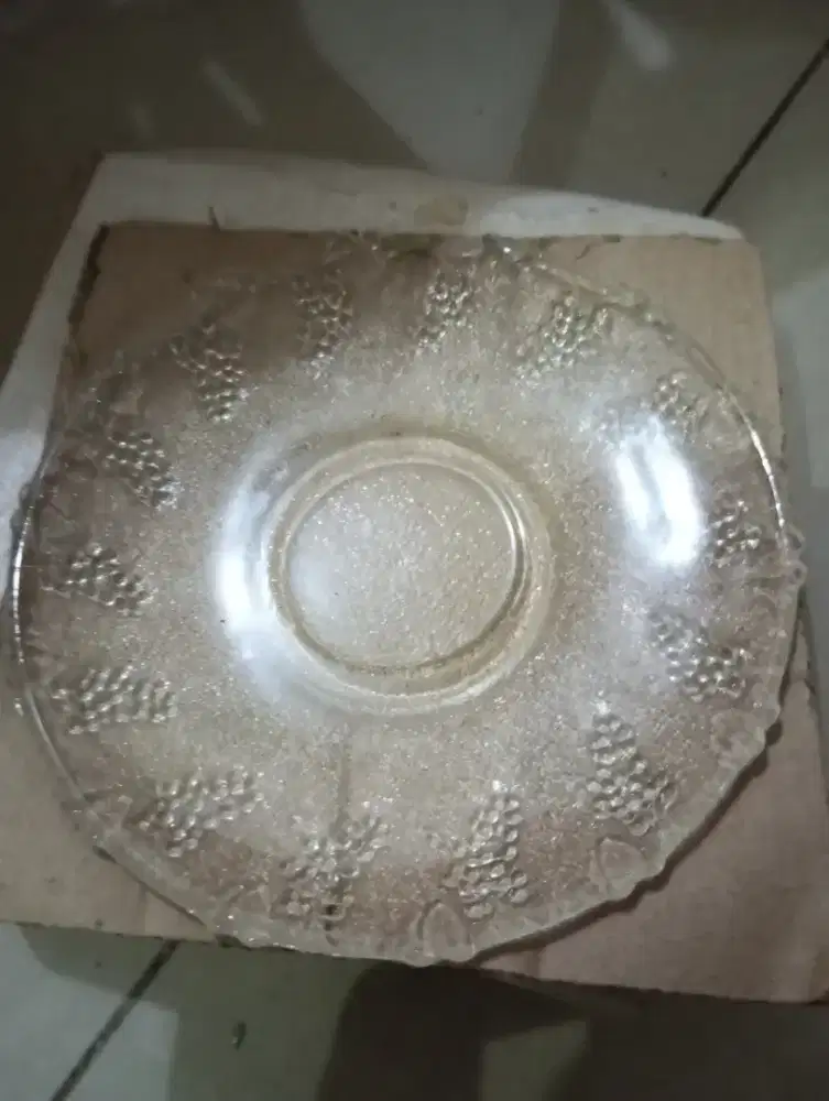 Piring kaca kecil