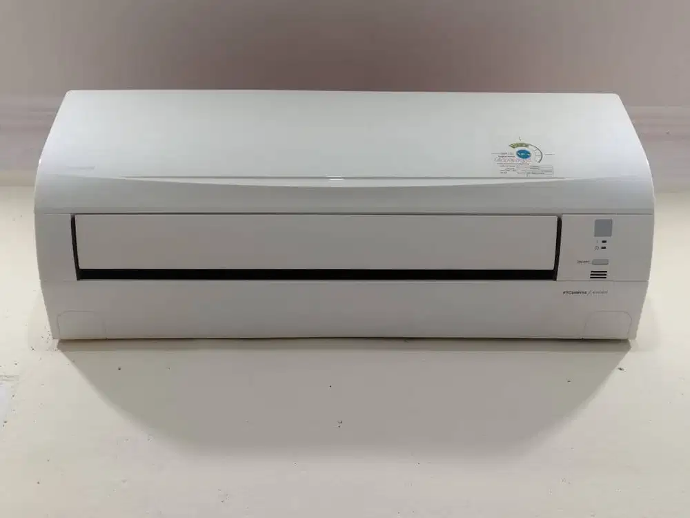 AC Daikin 1/5 PK,Pemakaian 1 bulan setengah,masih baru dan bergaransi.