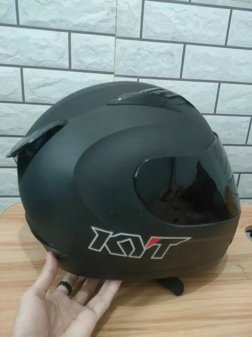 Helm KYT R10 Black Doff