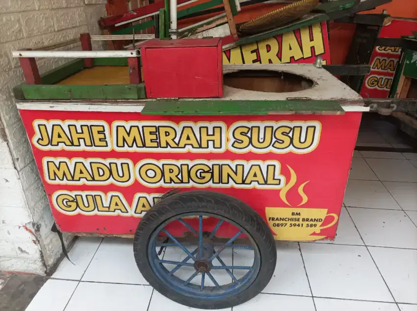 Gerobak kayu minuman jahe merah