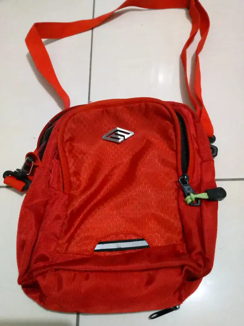 Tas slempang ada raincot nya