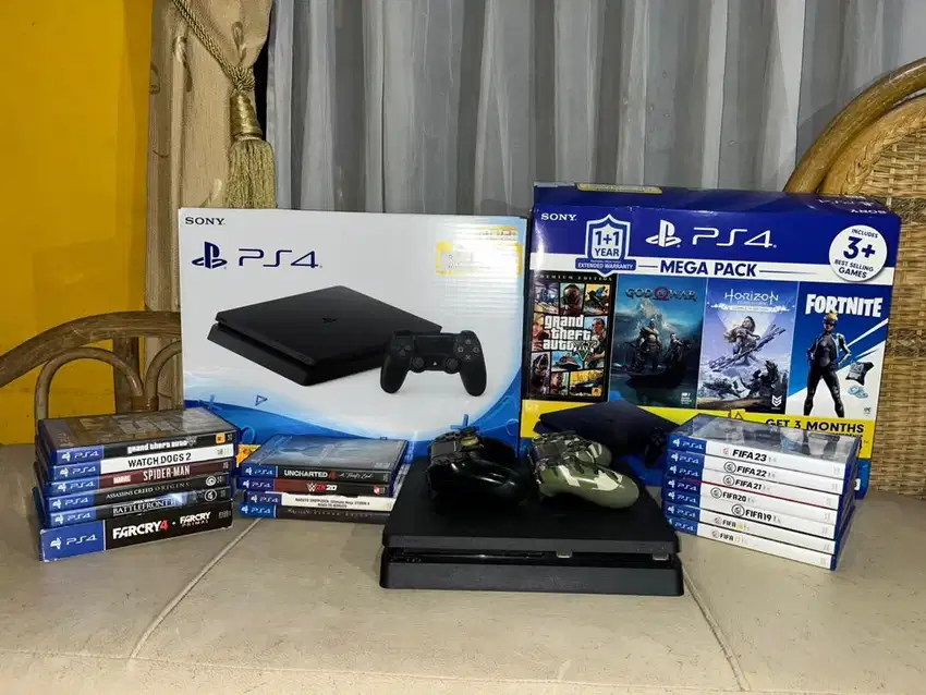 ps4slim,1tb,2stick original,plus18 kaset,plus5 game didalam,plus kotak