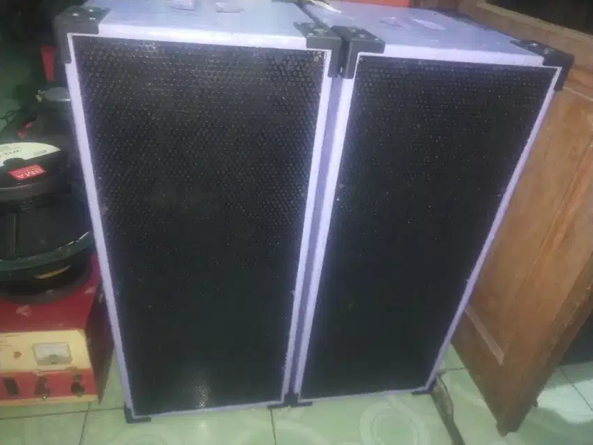 Sepasang speaker pasif 3 way 10 inch isi full RCF